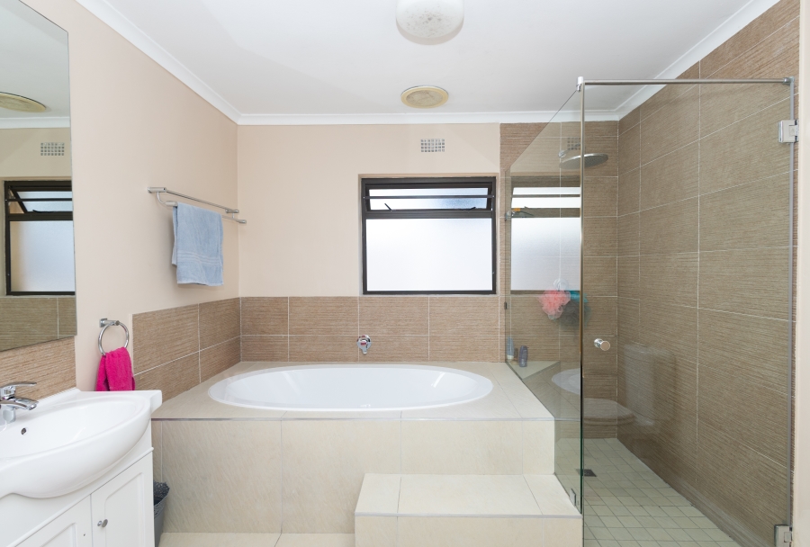 4 Bedroom Property for Sale in Flamingo Vlei Western Cape